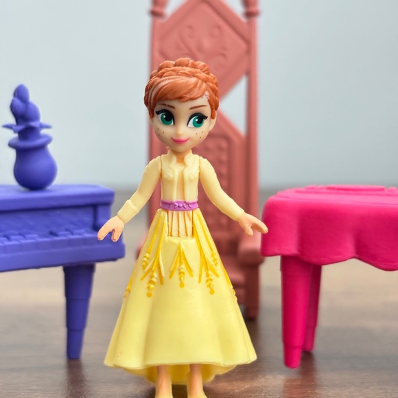 Disney FROZEN 2 Arendelle Castle Playset ANNA Toy Doll Figure Piano Replacement - Picture 2 of 7